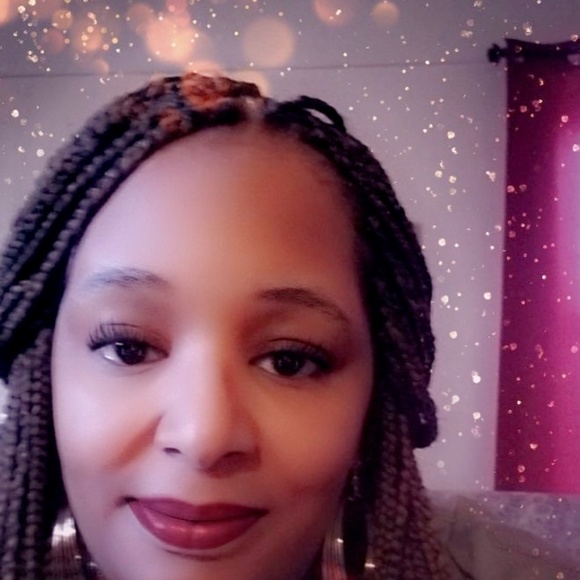 Meet your Posher, Latoya - Picture 1 of 1